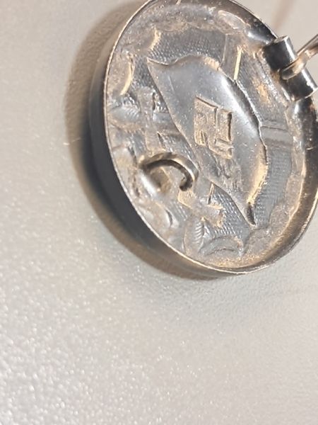 Odznaka za Rany &ndash; Czarna &ndash; Mosiężna (Buntmetall) &ndash; Sygnowana L/57
