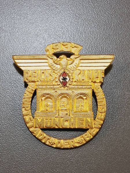Золотой знак Reichskampf 1937 M&uuml;nchen в футляре &mdash; Клеймо Hoffst&auml;tter Bonn &mdash; Гитлерюгенд