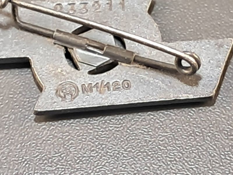 Odznaka HJ / DINTA &ndash; Numerowana &ndash; RZM M1/120 &ndash; Wilhelm Deumer