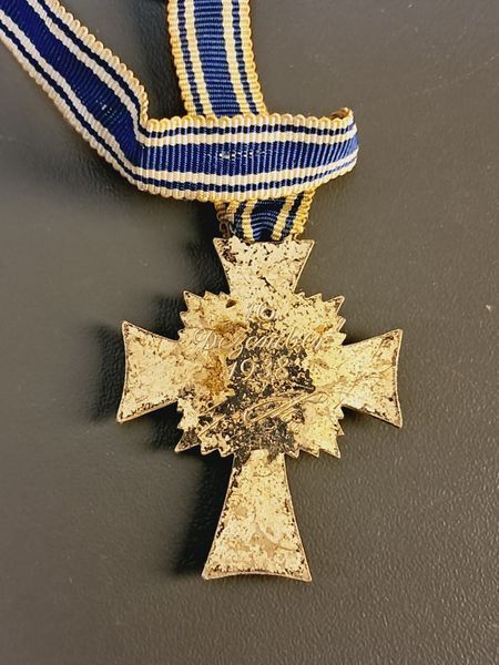 Srebrny Krzyż Matki &ndash; Oryginalna Wstążka &ndash; Ślady Czasu na Rewersie 1938
