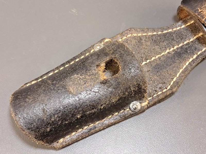 Sk&oacute;rzana żabka do bagnetu Mauser S84/98 &ndash; Sygnowana cgn 43 &ndash; Producent J. Kopp, Solingen