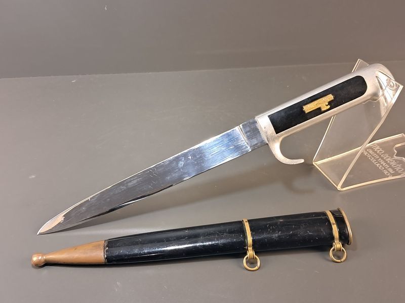Italian MVSN Officer's Dagger Model 1937 &ndash; "Eagle Beak"