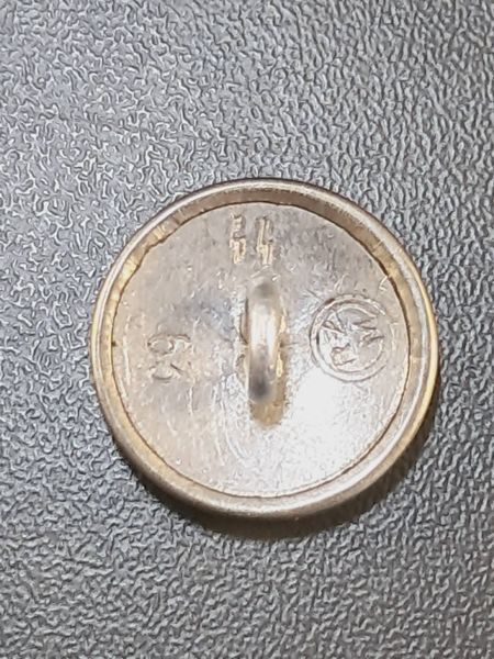 Guzik SS Totenkopf do Furażerki &ndash; Hans Schulz & Co. Oppach &ndash; RZM 63 SS