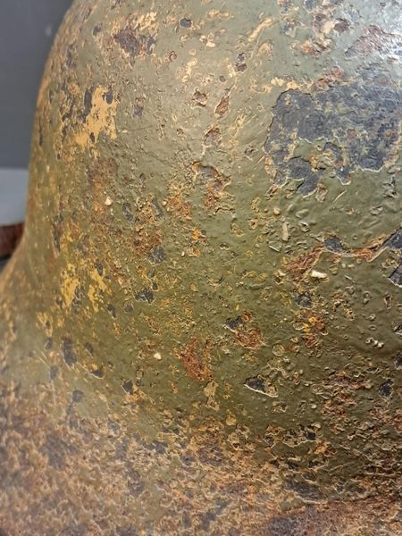 German M40 Helmet SE64 &ndash; Ex-Tropical Camo &ndash; Rare Find
