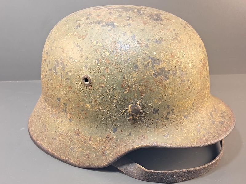 German M40 Helmet SE64 &ndash; Ex-Tropical Camo &ndash; Rare Find