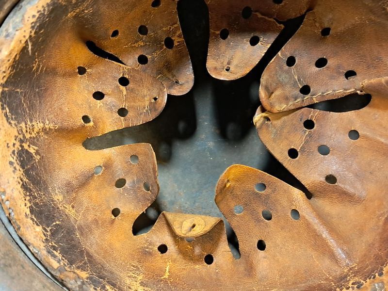 German M40 Helmet SE64 &ndash; Ex-Tropical Camo &ndash; Rare Find