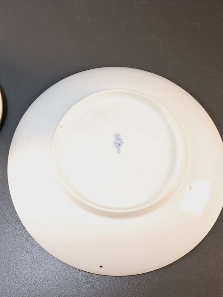 Filiżanka Biedermeier Meissen &ndash; Medalion z Biskwitu (Styl Wedgwood / Blue Jasper)
