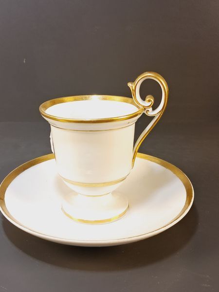 Filiżanka Biedermeier Meissen &ndash; Medalion z Biskwitu (Styl Wedgwood / Blue Jasper)