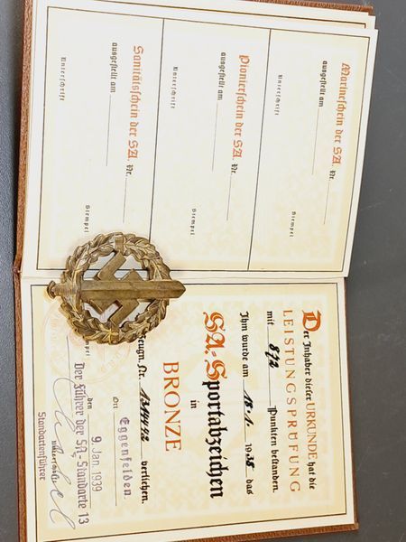 Zestaw Dokument&oacute;w i Odznaka Sportowa SA w Brązie 1939 &ndash; Petz & Lorenz