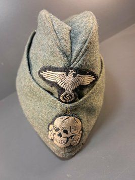 Furażerka żołnierska Waffen-SS &ndash; Oryginalne insygnia &ndash; Stan dobry