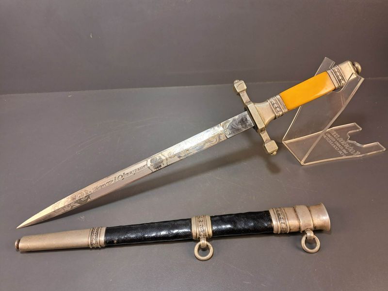 Polish Officer's Dirk (Dagger) Pattern 1924/1937 &ndash; Manufactured by G. Borowski (Very Nice Condition)