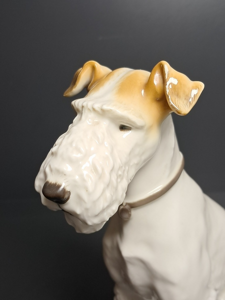 Figura Allach &bdquo;Siedzący terier&rdquo;, nr 105