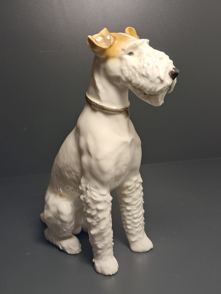Figura Allach &bdquo;Siedzący terier&rdquo;, nr 105