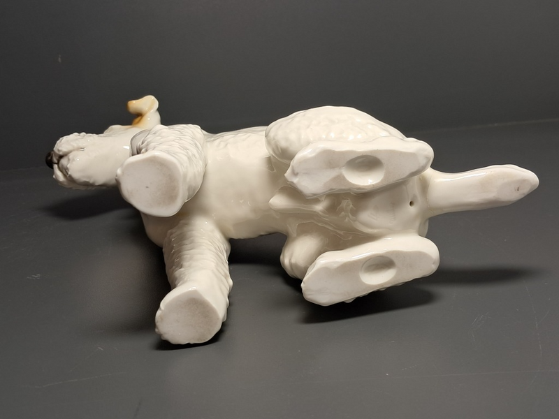 Figura Allach &bdquo;Siedzący terier&rdquo;, nr 105