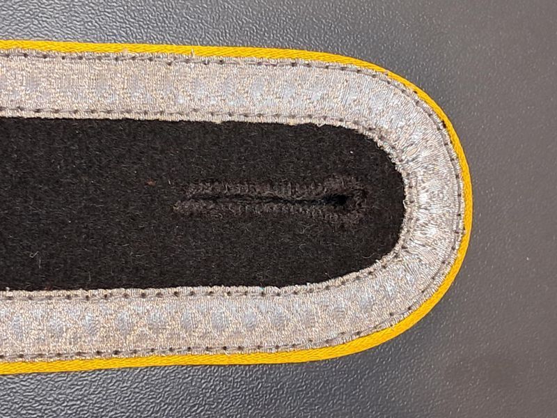 Pair of Waffen-SS NCO Shoulder Boards &ndash; Signals (Nachrichten) &ndash; Yellow Piping