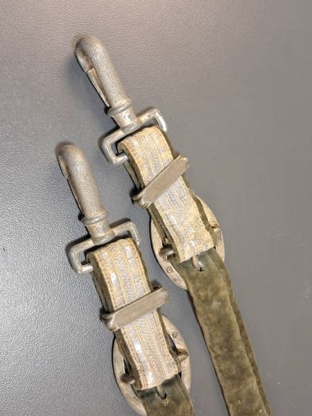 Heer Officer Dagger Hangers &ndash; Oval Buckles &ndash; Wehrmacht