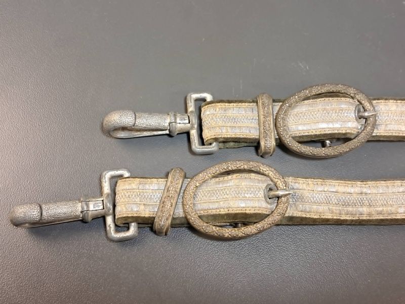 Heer Officer Dagger Hangers &ndash; Oval Buckles &ndash; Wehrmacht
