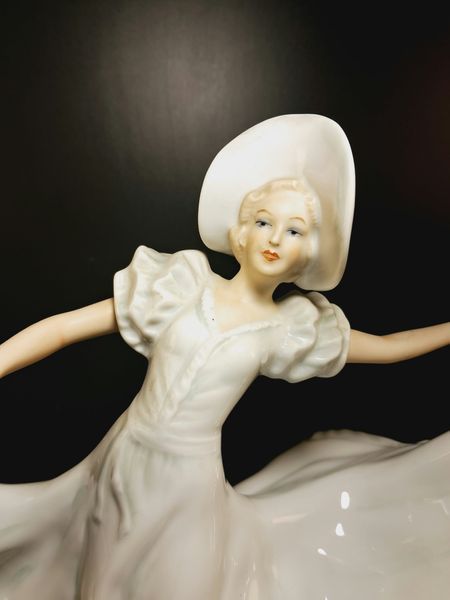 Figurka porcelanowa Tancerka w kapeluszu &ndash; Wallendorf, nr 1940 040