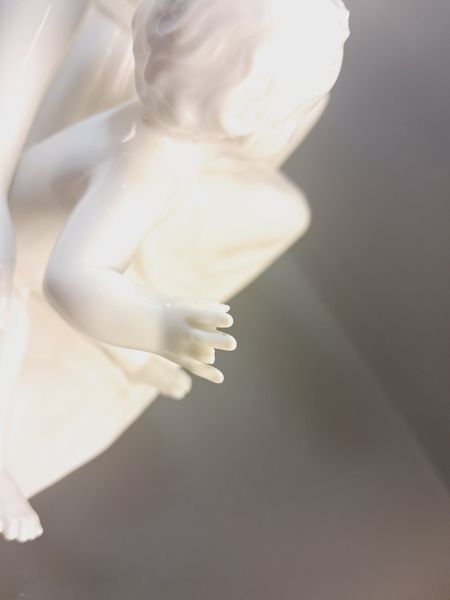 Allach Porcelain Figurine &ndash; Mother with Child (Mutter mit Kind) &ndash; P. Horn Design No. 98