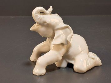 Porcelanowa figurka Allach Słoń (Elefant), model 77, projekt Theodora K&auml;rnera