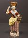 Figurka Miśnia model 60227 &ndash; Dziewczyna z koszami kwiat&oacute;w &ndash; Meissen