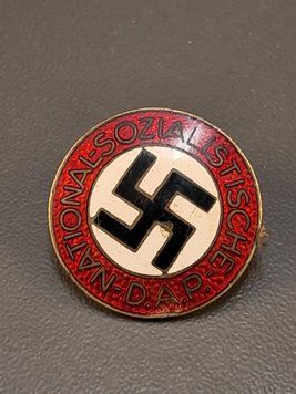 Odznaka NSDAP &ndash; Sygnowana RZM M1/52 &ndash; Deschler & Sohn M&uuml;nchen