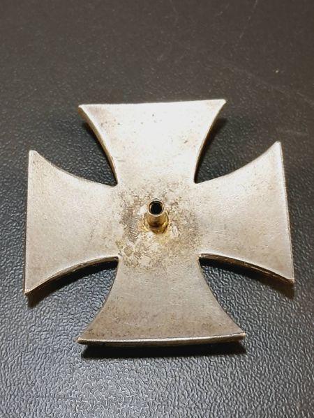 Iron Cross 1st Class 1939 Screwback &ndash; W&auml;chtler & Lange 100 &ndash; Magnetic