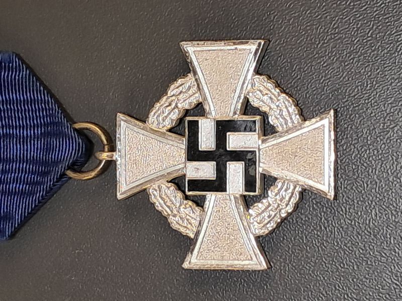 Faithful Service Cross for 25 Years &ndash; Silver &ndash; Collector's Condition