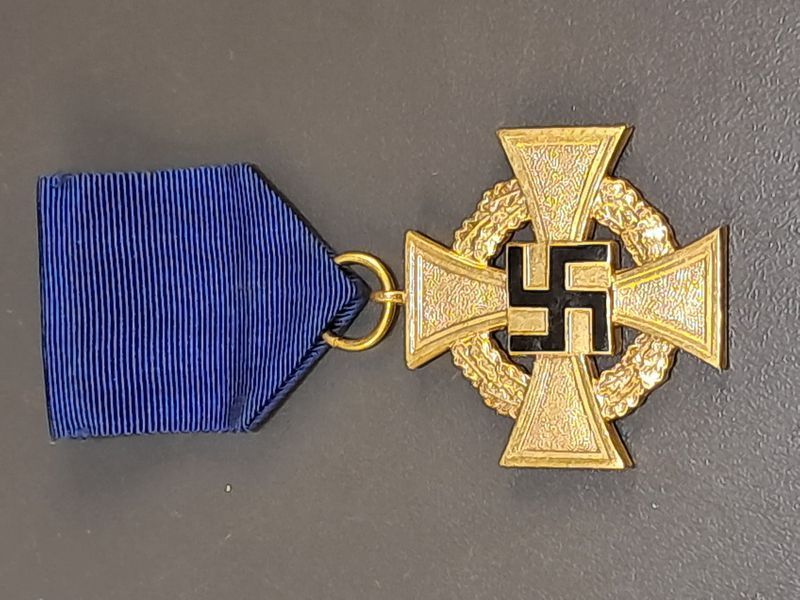Gold Faithful Service Cross for 40 Years &ndash; Treudienst-Ehrenzeichen