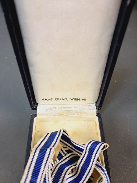 Złoty Krzyż Matki &ndash; Etui Hans Gnad Wien VII &ndash; 1938