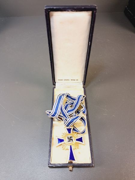 Złoty Krzyż Matki &ndash; Etui Hans Gnad Wien VII &ndash; 1938