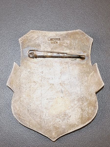 Kameradschaftsverein Ehem. Deutschmeister Wien III Badge &ndash; Marked L. Berger Wien